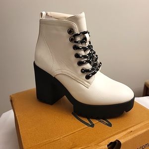 Women's Seven7 White & Black Platform Boots US Size6 New with Tags & Box